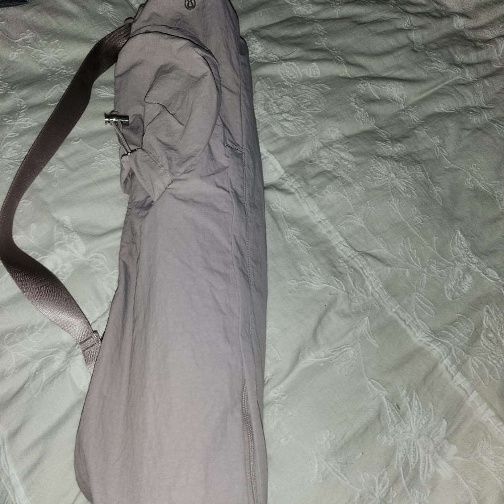 Lulu Lemon yoga mat/carrier